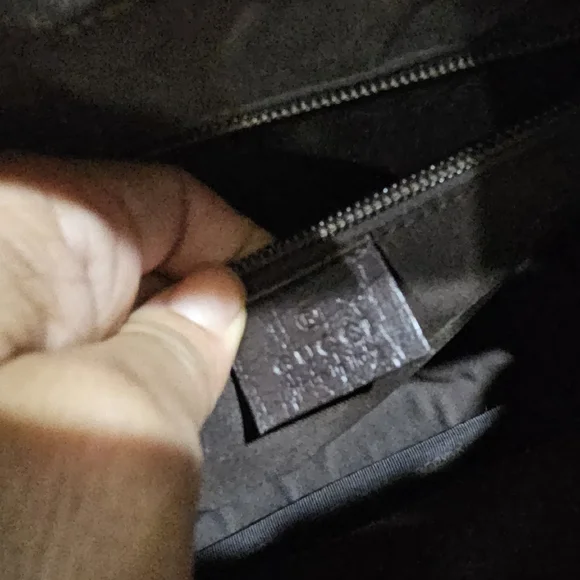 Authentic Vintage Gucci GG Crossbody - Picture 6 of 14